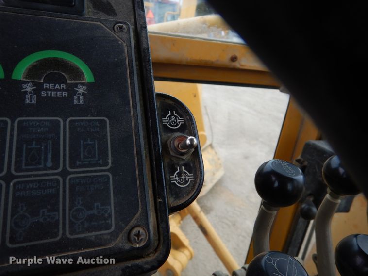 image for item EC9118 2000 John Deere 772CH motor grader