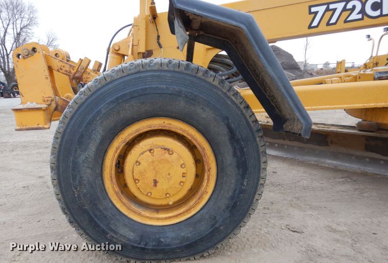 image for item EC9118 2000 John Deere 772CH motor grader