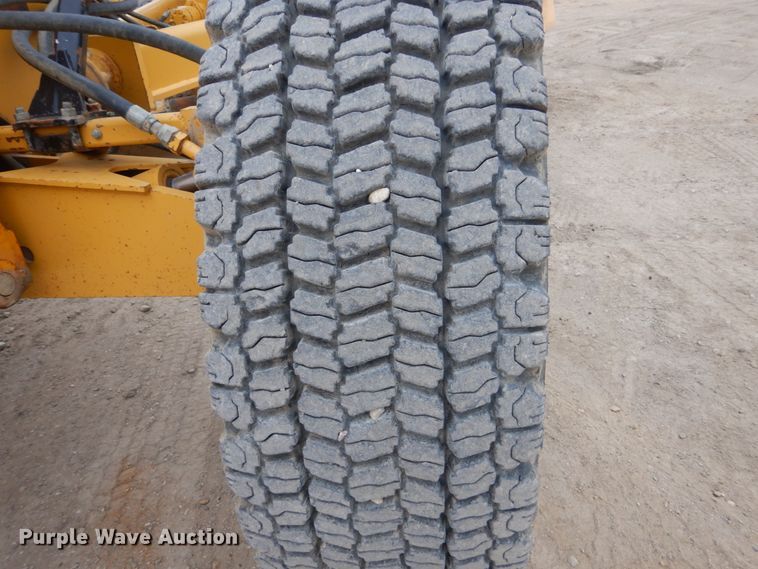 image for item EC9118 2000 John Deere 772CH motor grader