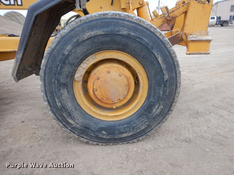 image for item EC9118 2000 John Deere 772CH motor grader