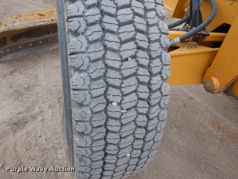 image for item EC9118 2000 John Deere 772CH motor grader