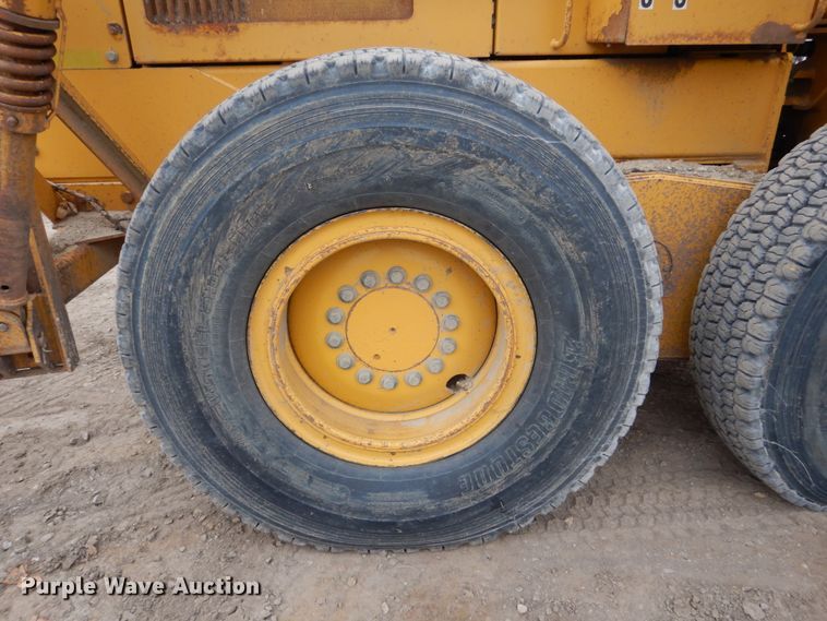 image for item EC9118 2000 John Deere 772CH motor grader