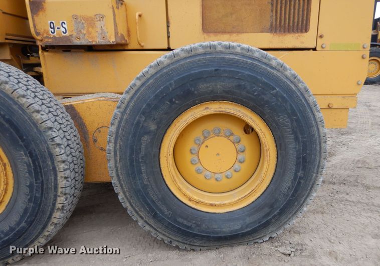 image for item EC9118 2000 John Deere 772CH motor grader