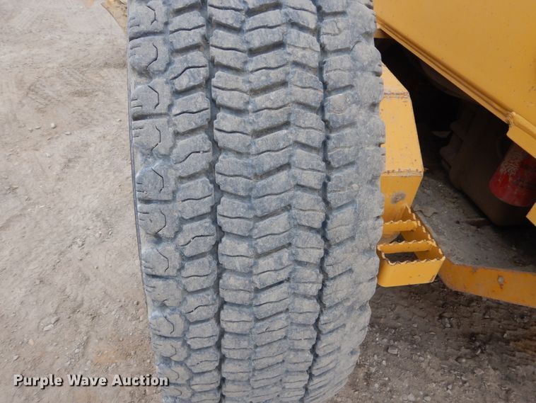 image for item EC9118 2000 John Deere 772CH motor grader