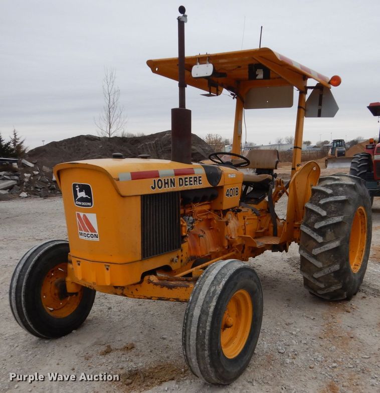 image for item EC9121 1982 John Deere 401B tractor