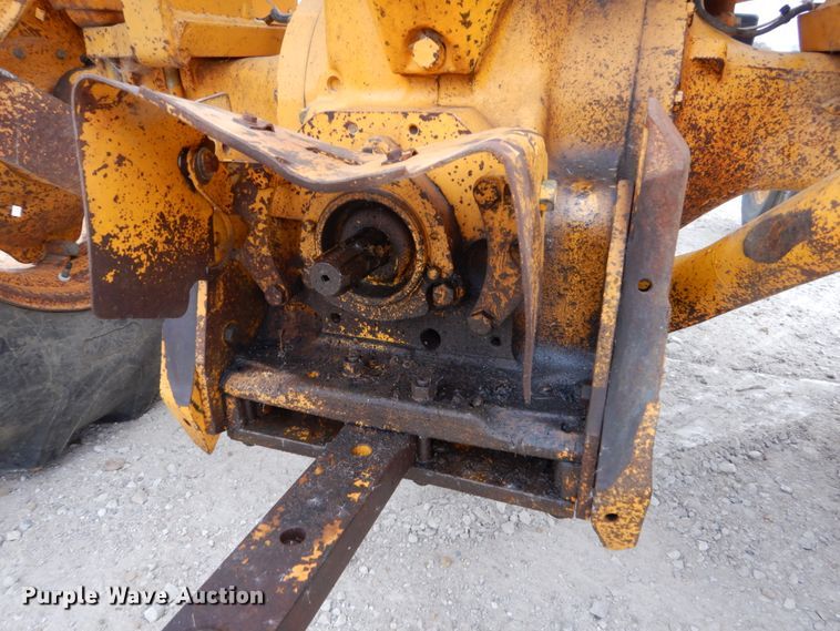 image for item EC9121 1982 John Deere 401B tractor