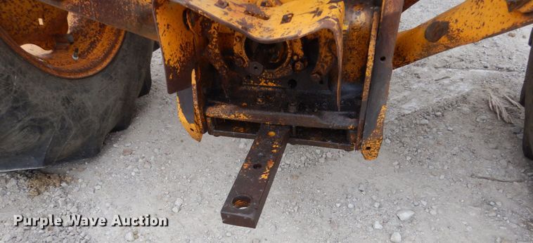 image for item EC9121 1982 John Deere 401B tractor