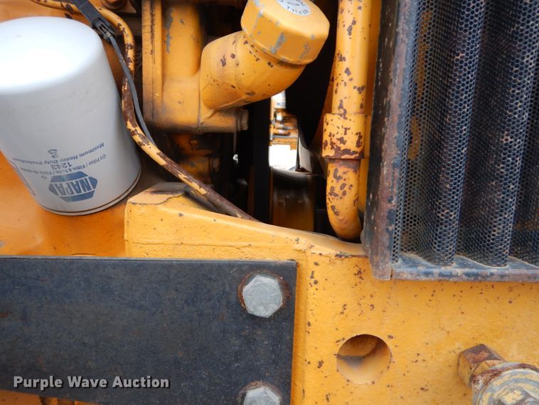 image for item EC9121 1982 John Deere 401B tractor