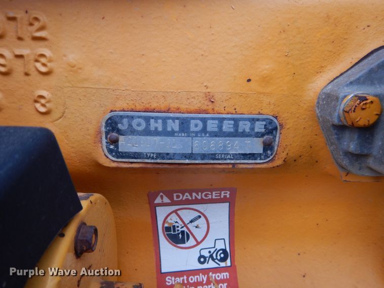 image for item EC9121 1982 John Deere 401B tractor