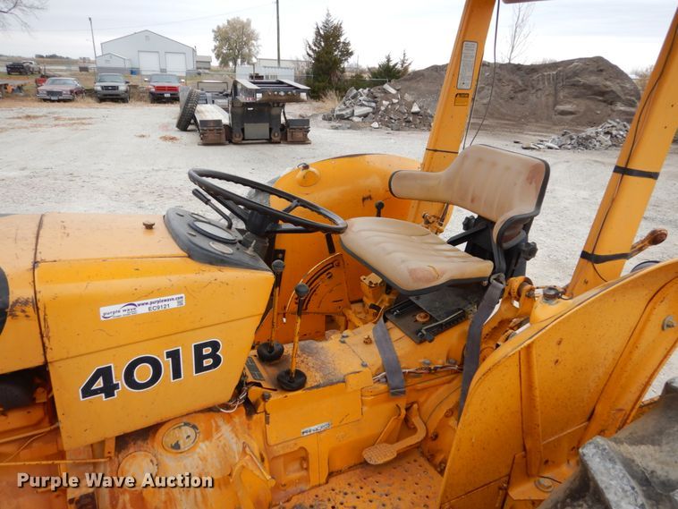 image for item EC9121 1982 John Deere 401B tractor