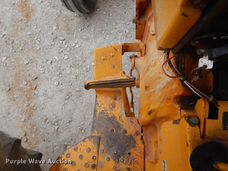 image for item EC9121 1982 John Deere 401B tractor