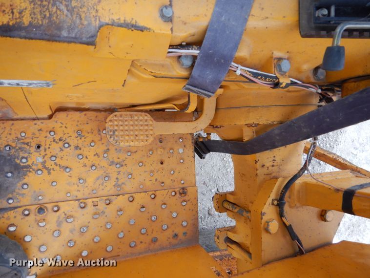 image for item EC9121 1982 John Deere 401B tractor