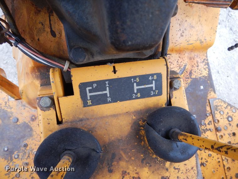 image for item EC9121 1982 John Deere 401B tractor