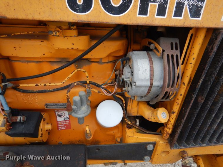 image for item EC9121 1982 John Deere 401B tractor