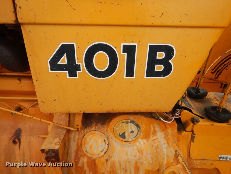 image for item EC9121 1982 John Deere 401B tractor