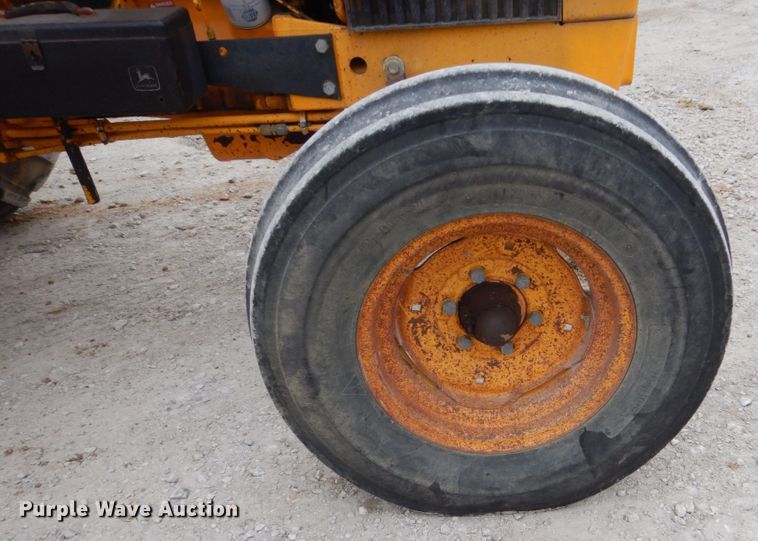 image for item EC9121 1982 John Deere 401B tractor