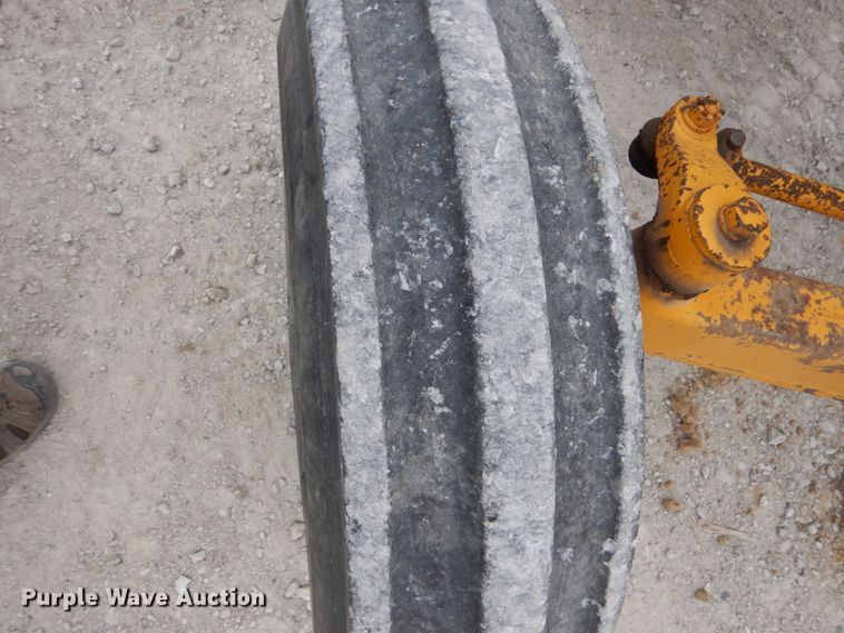 image for item EC9121 1982 John Deere 401B tractor