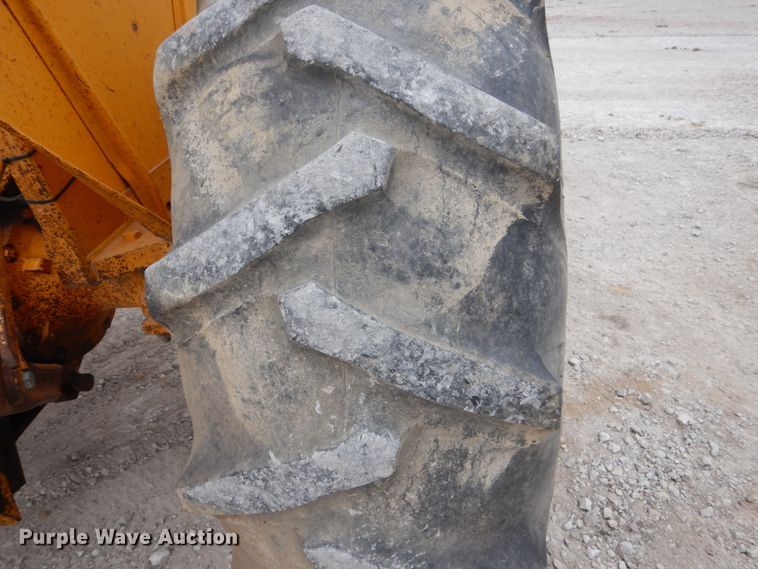 image for item EC9121 1982 John Deere 401B tractor