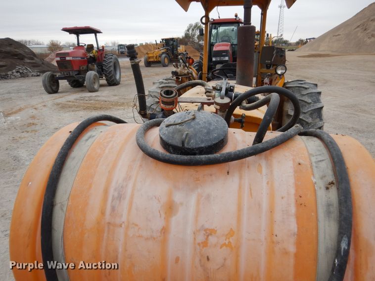 image for item EC9122 1975 John Deere 401B tractor