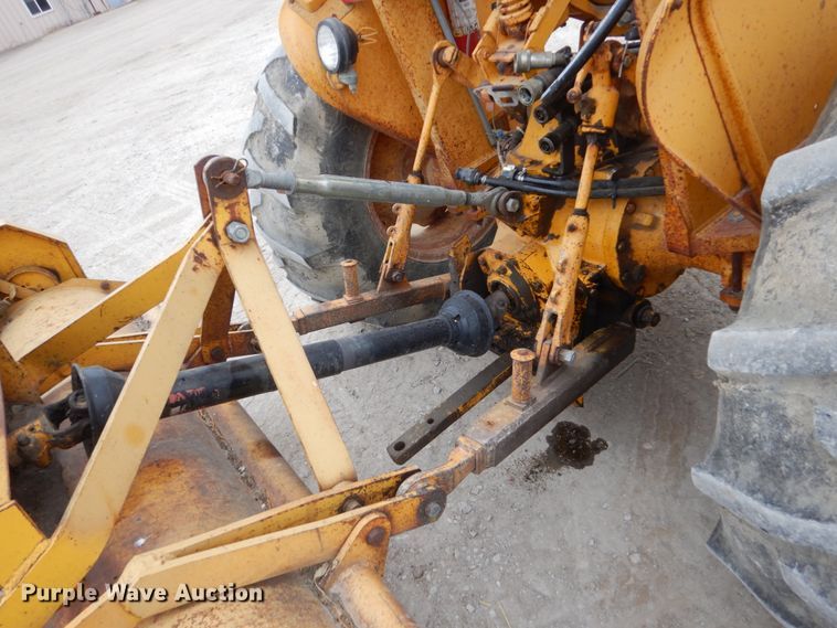 image for item EC9122 1975 John Deere 401B tractor