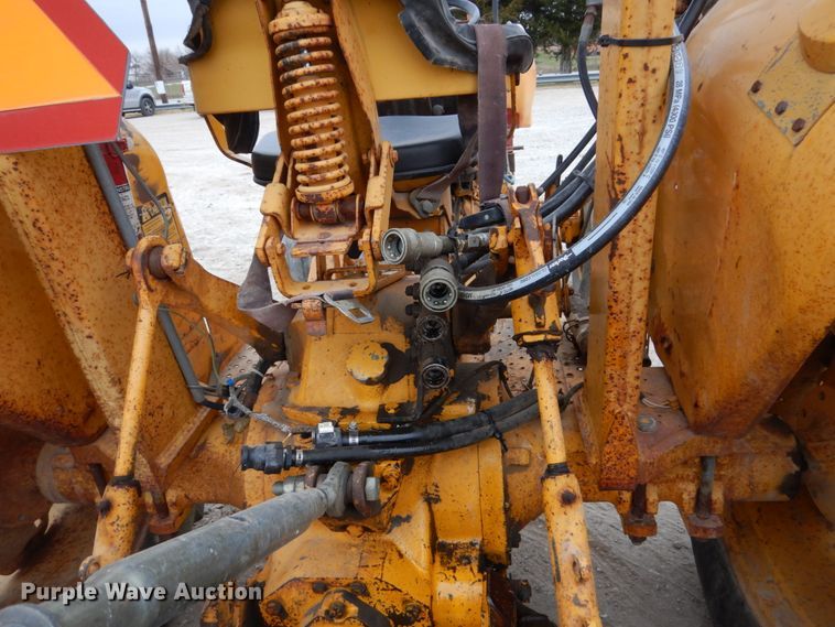 image for item EC9122 1975 John Deere 401B tractor