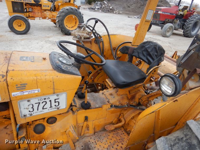 image for item EC9122 1975 John Deere 401B tractor