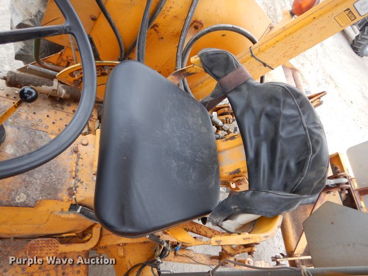 image for item EC9122 1975 John Deere 401B tractor