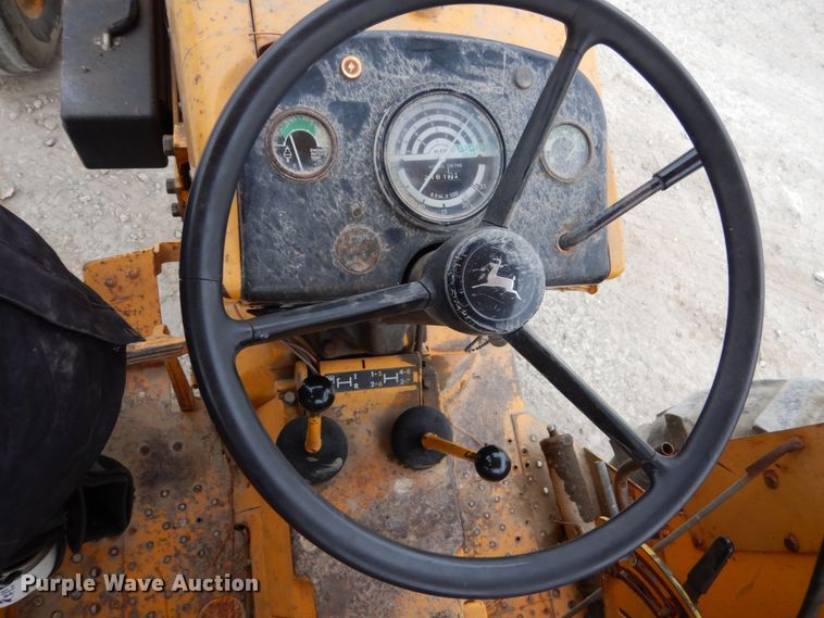 image for item EC9122 1975 John Deere 401B tractor
