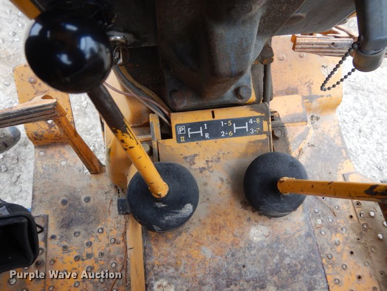 image for item EC9122 1975 John Deere 401B tractor