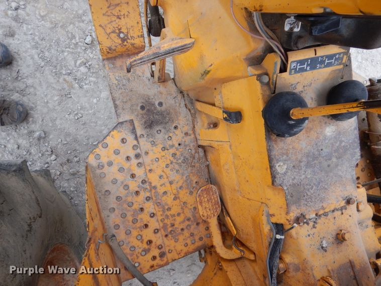 image for item EC9122 1975 John Deere 401B tractor