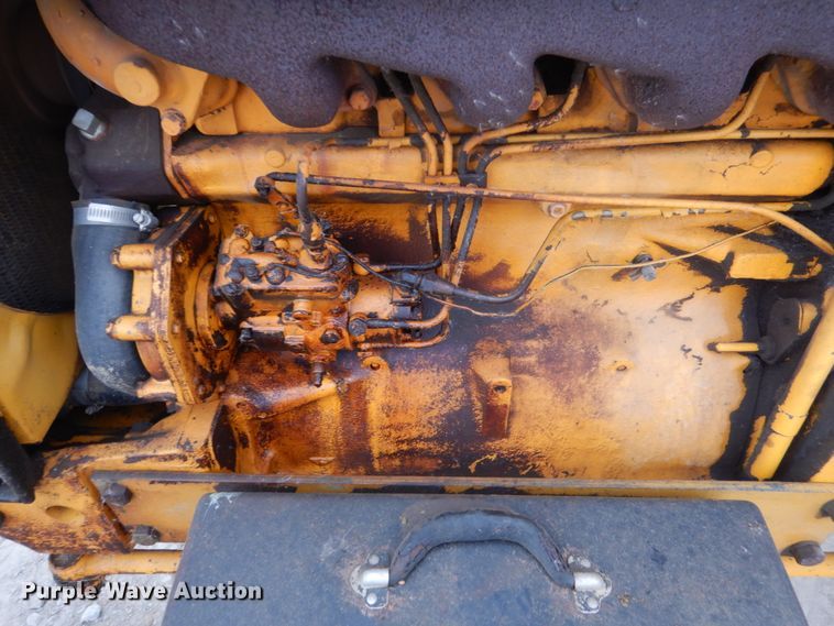 image for item EC9122 1975 John Deere 401B tractor