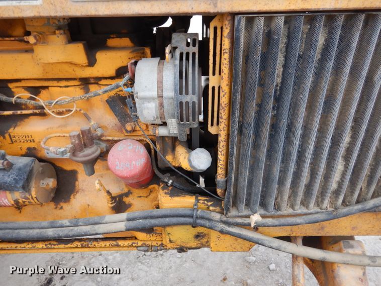 image for item EC9122 1975 John Deere 401B tractor