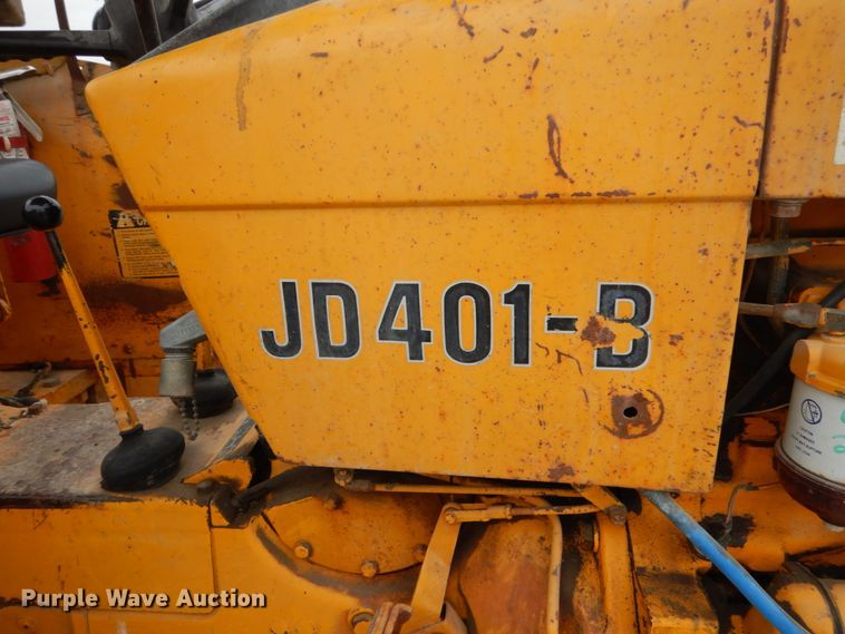 image for item EC9122 1975 John Deere 401B tractor
