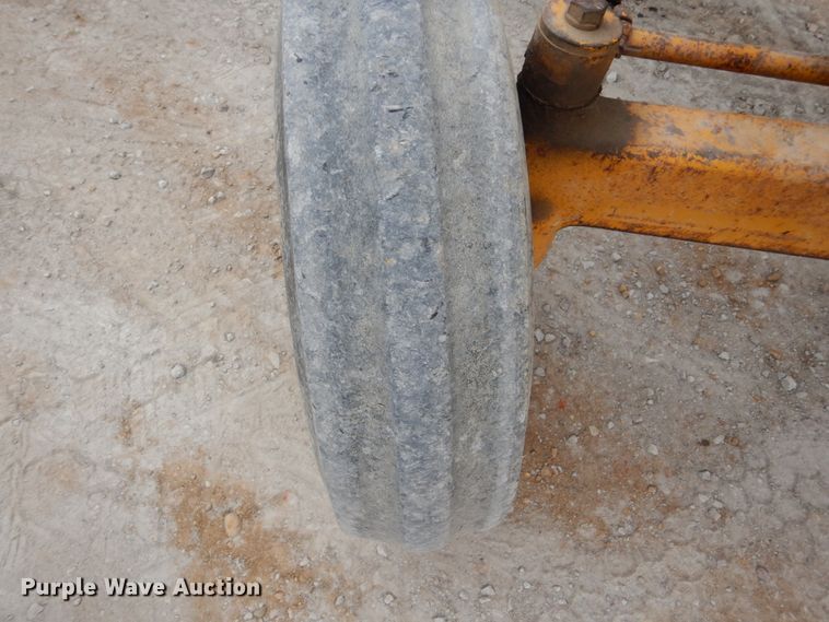 image for item EC9122 1975 John Deere 401B tractor