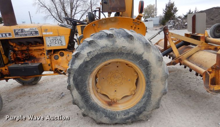 image for item EC9122 1975 John Deere 401B tractor