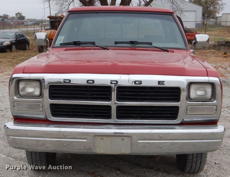 image for item EC9124 1991 Dodge Ram 150 flatbed pickup truck