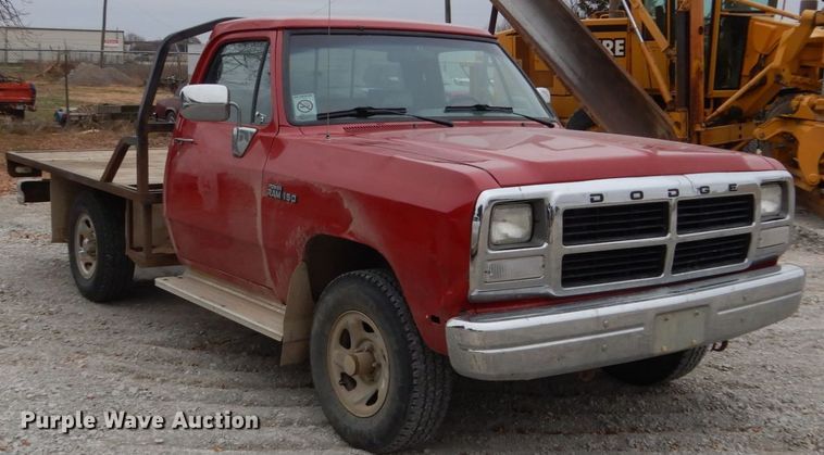 image for item EC9124 1991 Dodge Ram 150 flatbed pickup truck