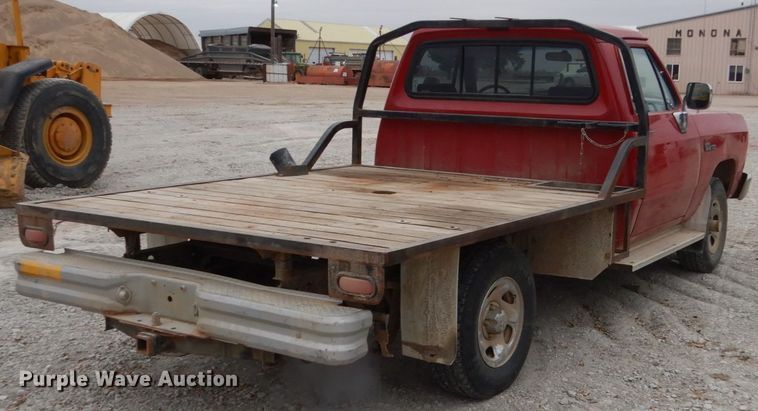 image for item EC9124 1991 Dodge Ram 150 flatbed pickup truck