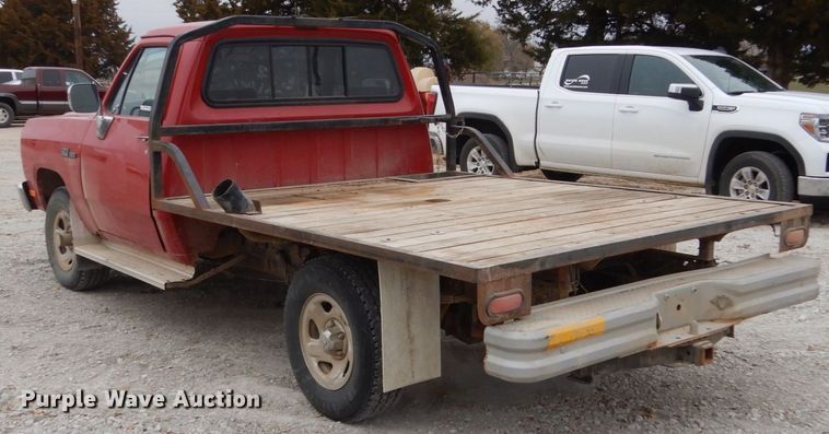 image for item EC9124 1991 Dodge Ram 150 flatbed pickup truck
