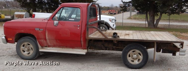 image for item EC9124 1991 Dodge Ram 150 flatbed pickup truck