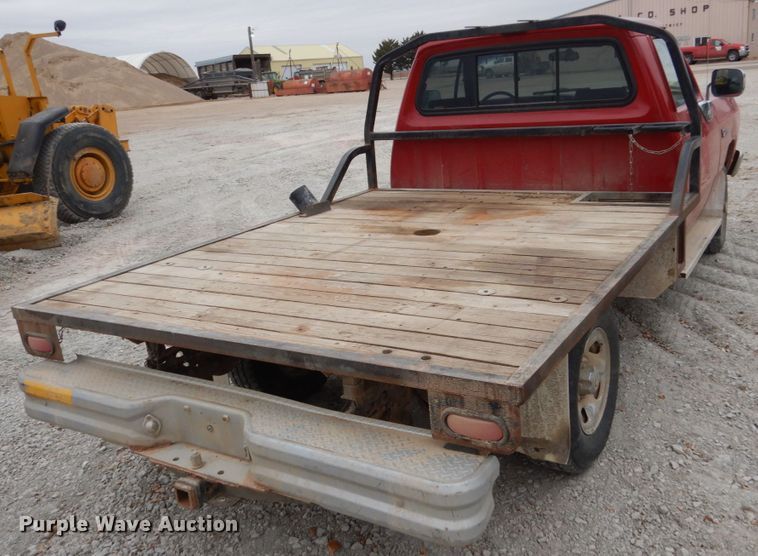 image for item EC9124 1991 Dodge Ram 150 flatbed pickup truck