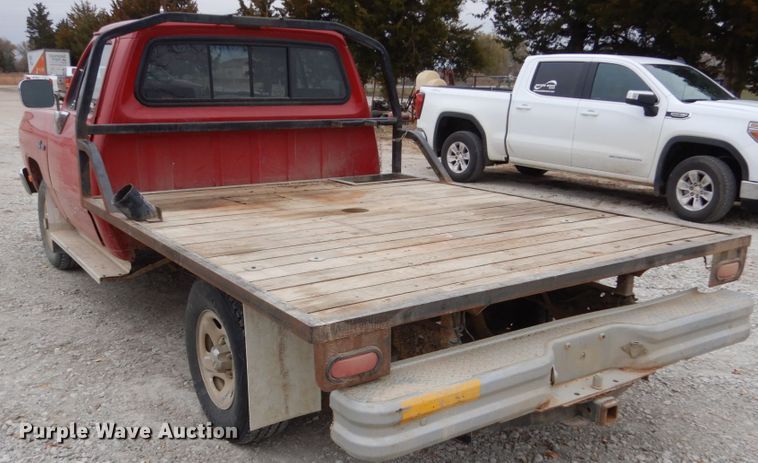 image for item EC9124 1991 Dodge Ram 150 flatbed pickup truck