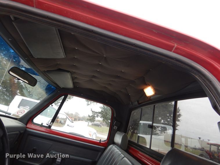 image for item EC9124 1991 Dodge Ram 150 flatbed pickup truck