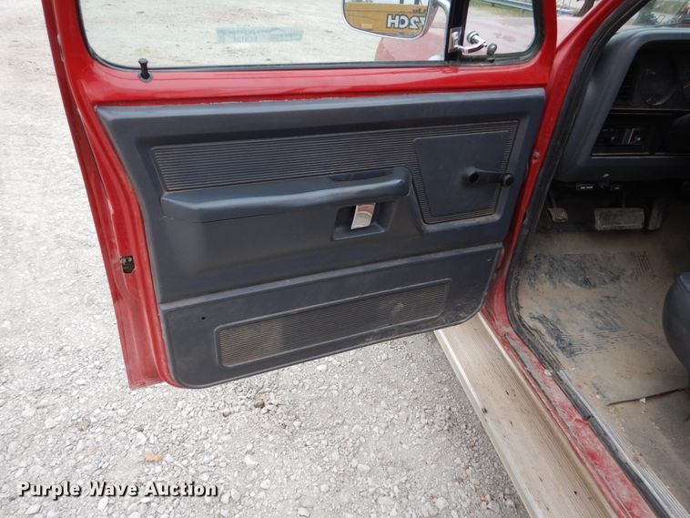 image for item EC9124 1991 Dodge Ram 150 flatbed pickup truck