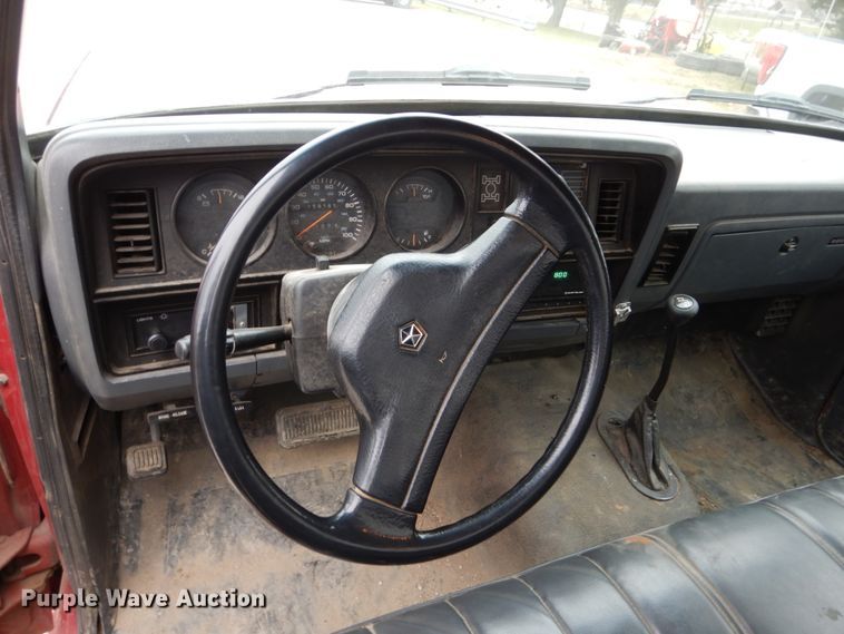 image for item EC9124 1991 Dodge Ram 150 flatbed pickup truck