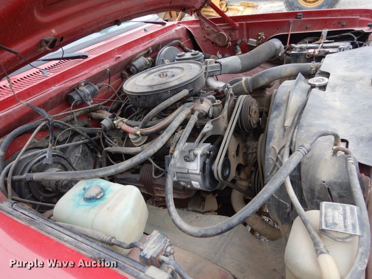 image for item EC9124 1991 Dodge Ram 150 flatbed pickup truck