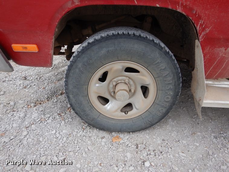 image for item EC9124 1991 Dodge Ram 150 flatbed pickup truck