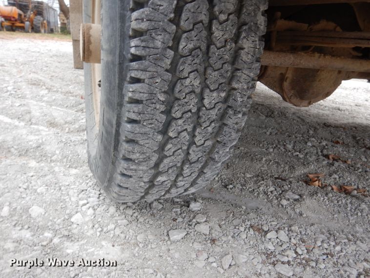 image for item EC9124 1991 Dodge Ram 150 flatbed pickup truck