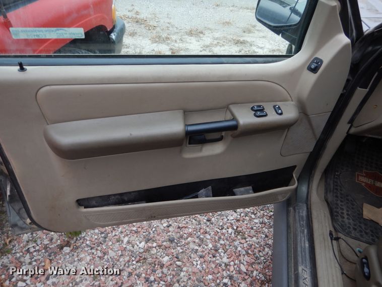 image for item EC9126 2003 Ford Explorer SUV