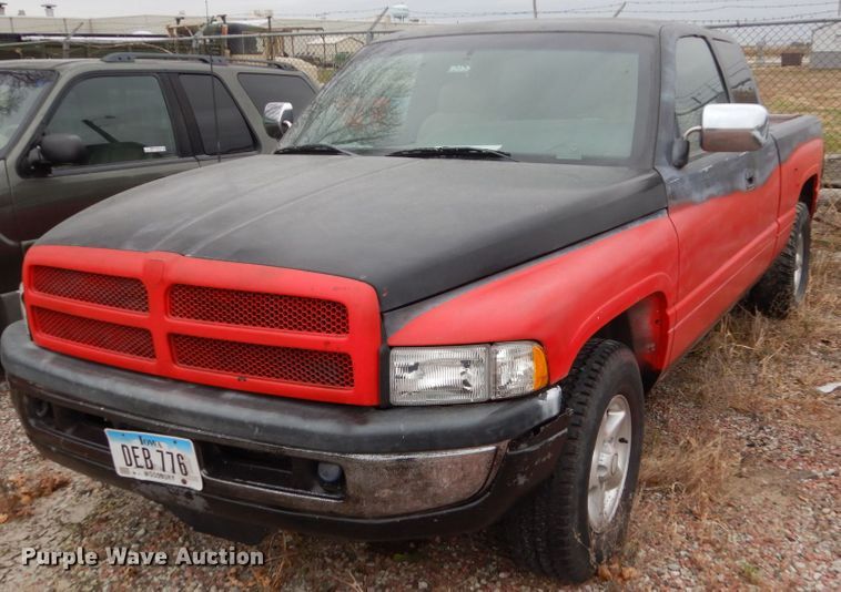 image for item EC9127 1997 Dodge Ram 1500 Club Cab pickup truck